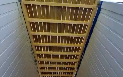 Terrasse zwischen den Container